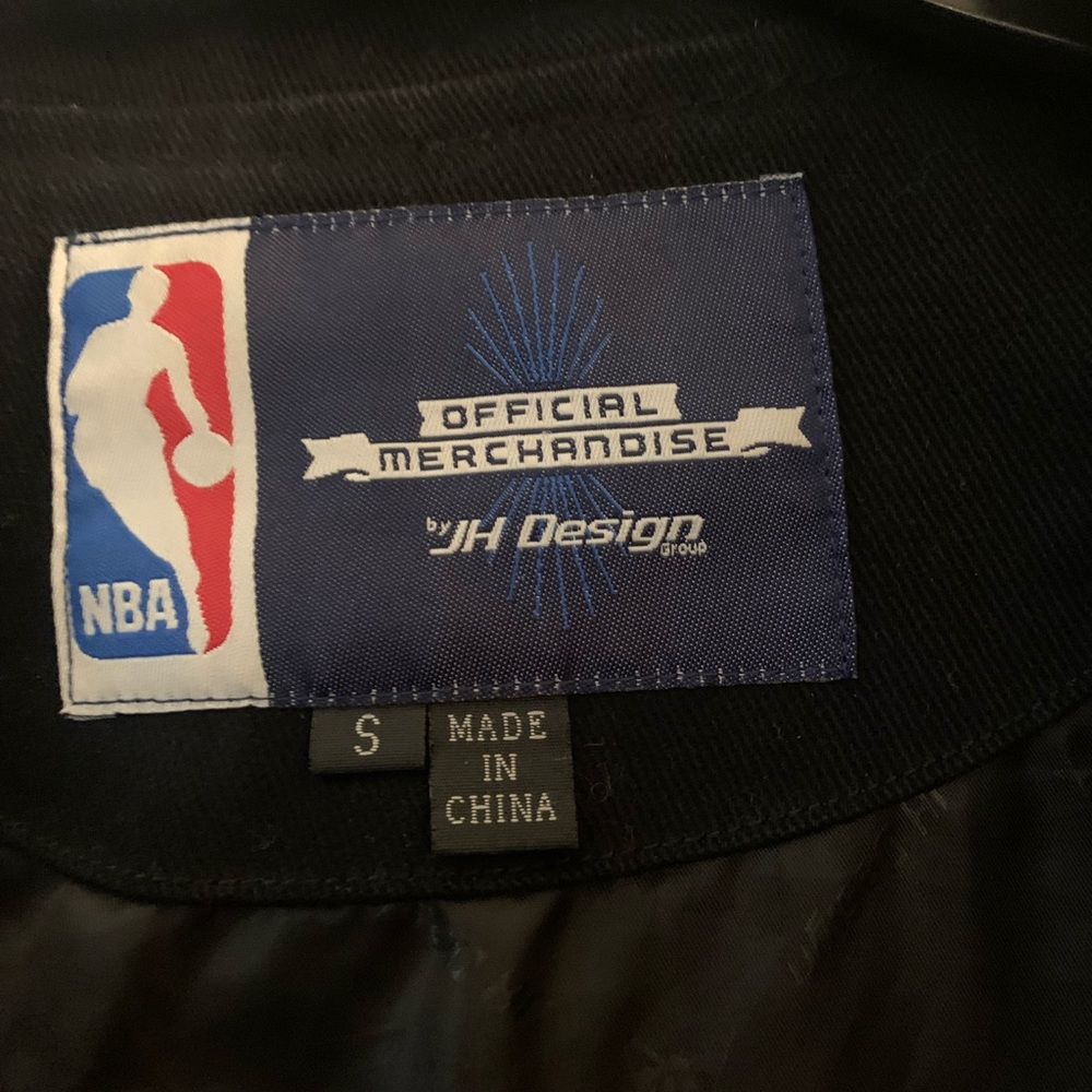 Men’s Lakers Jacket - Picture 2 of 15